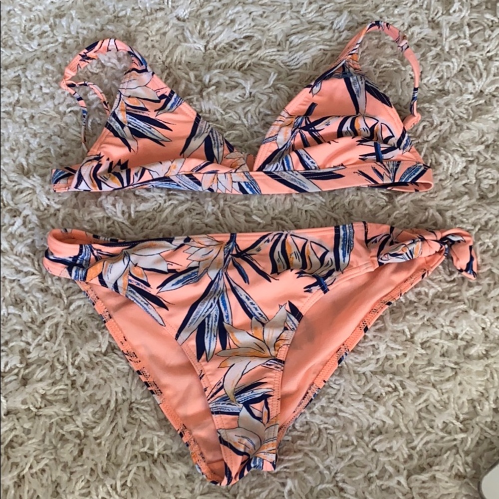 super cute roxy bathing suit